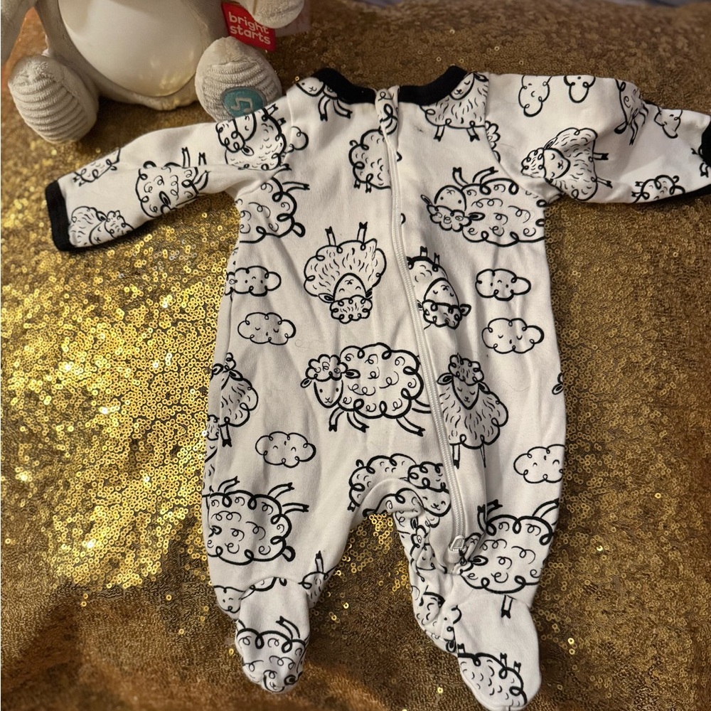 Wonder Nation Sheep Print Footie in Black and White